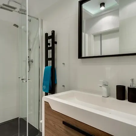 Mikki Albatross Towers Apartment