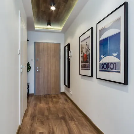 Mikki Albatross Towers Apartment *